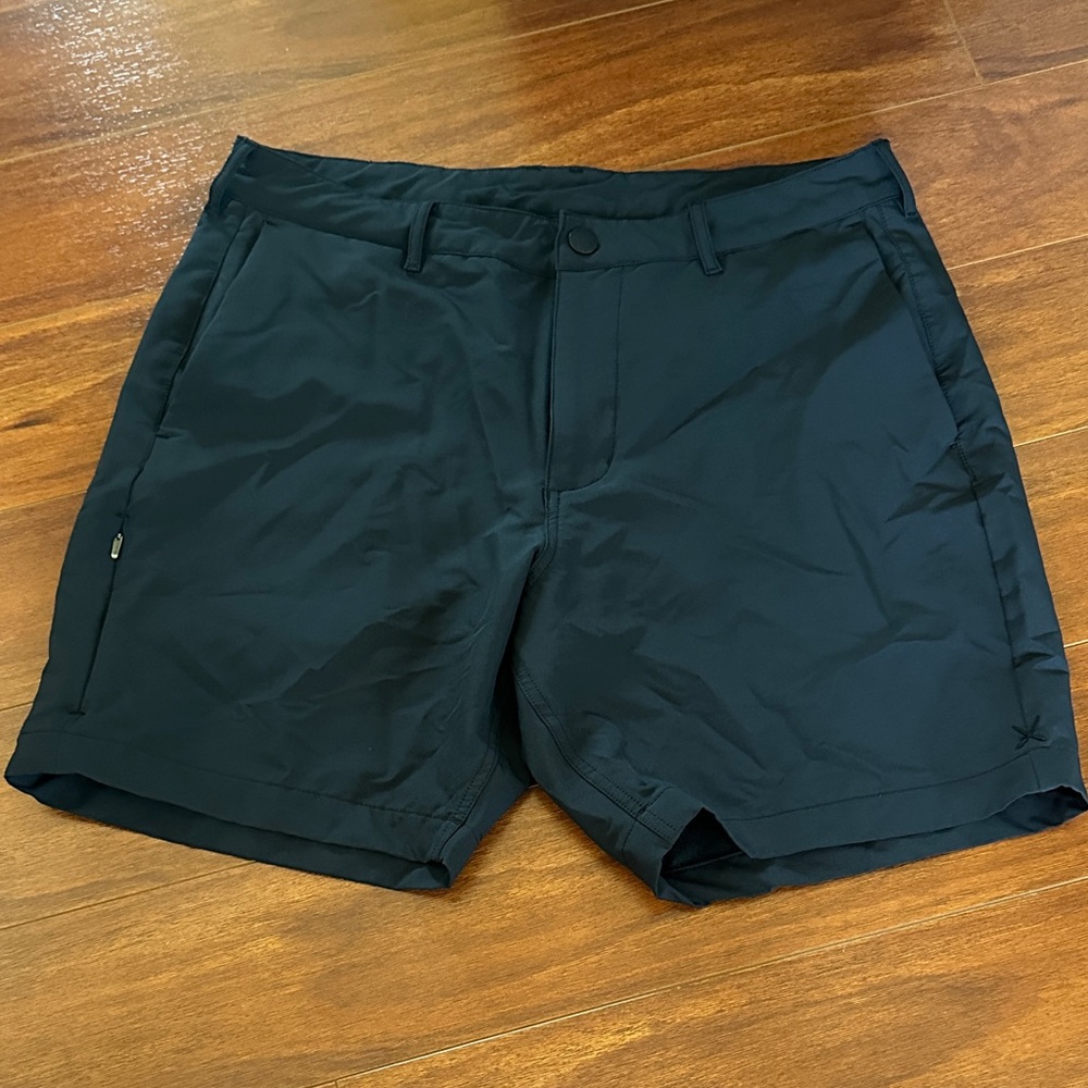 Cuts Clothing Men's Black Flat Front Shorts